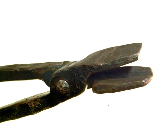 Traditional tongs